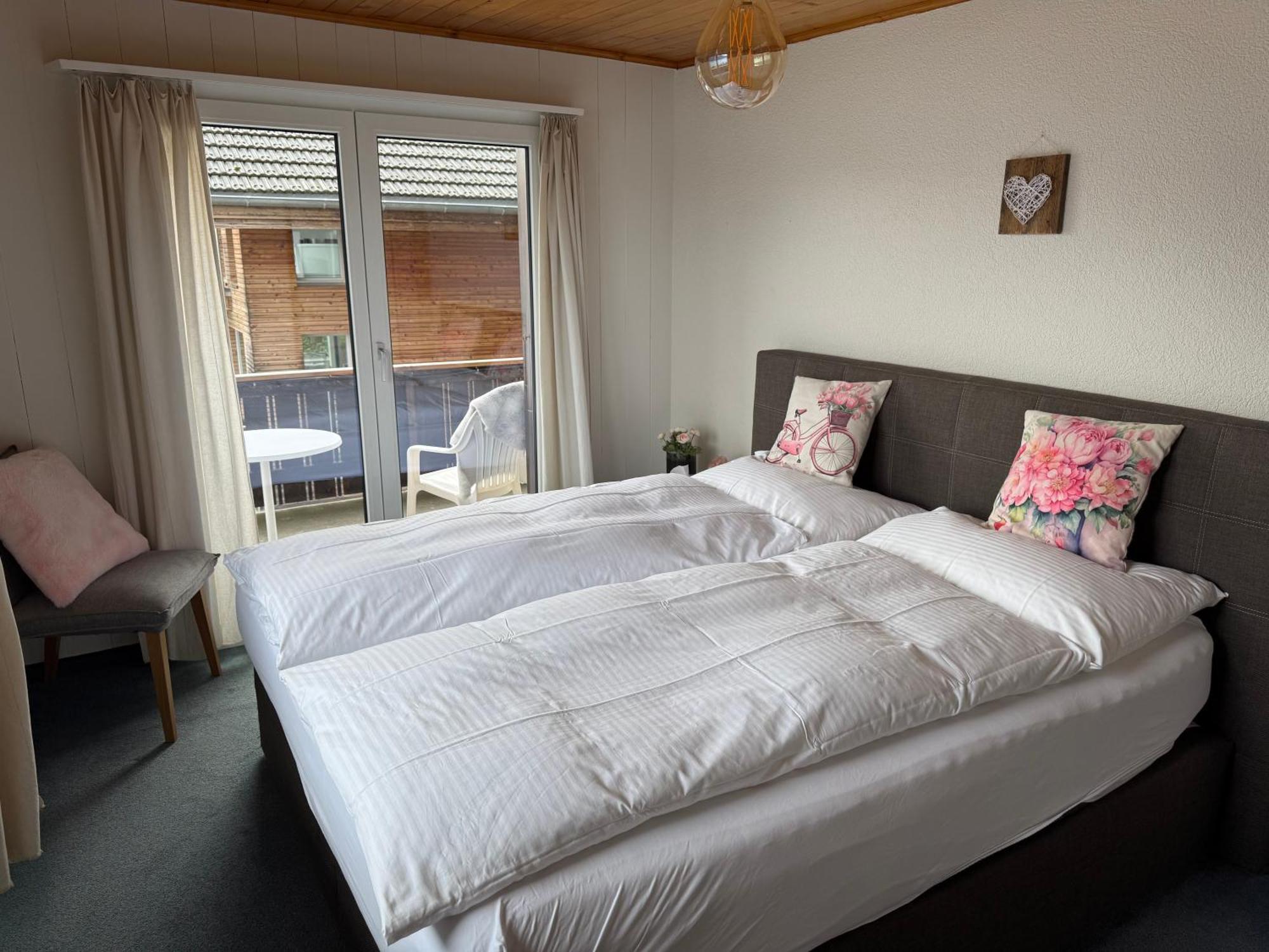 Eva'S Seeblick Krattigen Zimmer foto