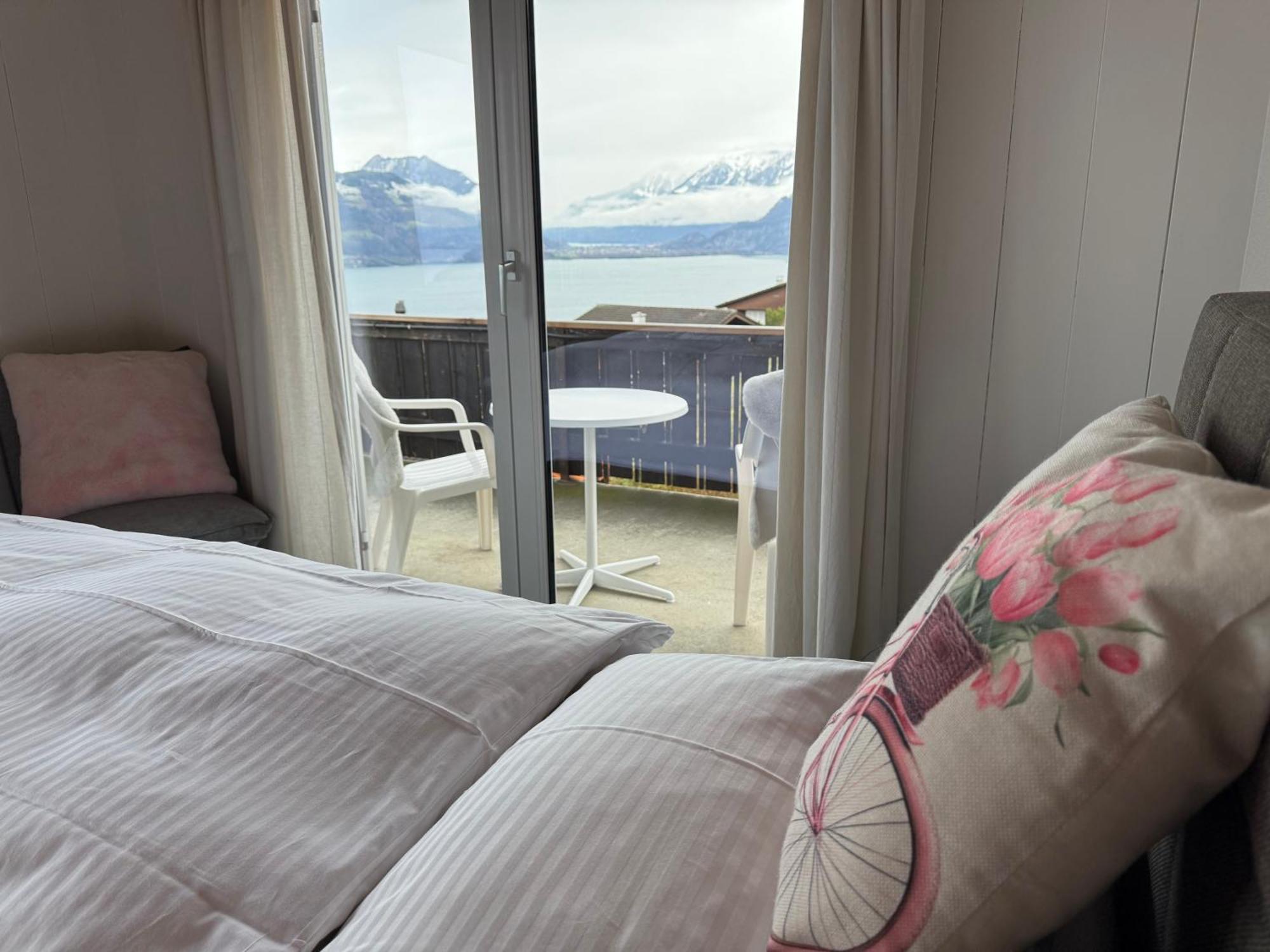 Eva'S Seeblick Krattigen Zimmer foto